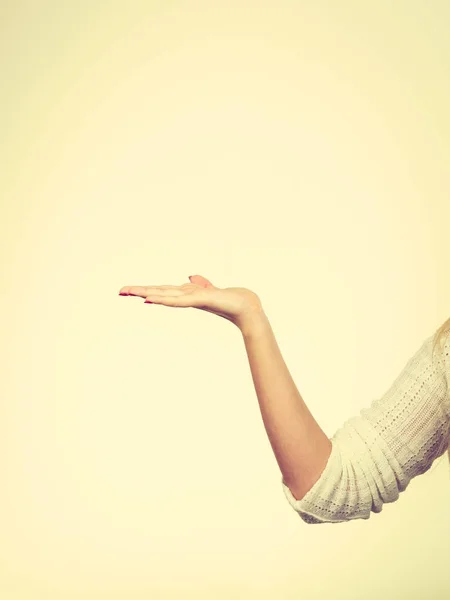 Woman hand holding something on palm hand — Stock Photo, Image