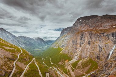 Troller yol Trollstigen dağ yolu Norveç'te