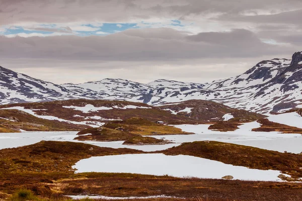 Norveç doğal dağ manzarası. — Stok fotoğraf
