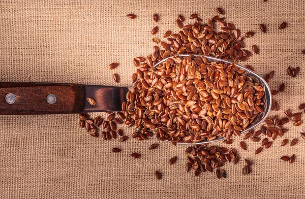 Lijnzaad op keuken lepel lijnzaad — Stockfoto