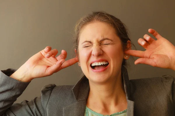 Retrato de mulher de negócios estressado — Fotografia de Stock