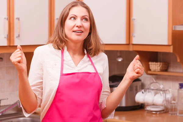 Happy housewife in kitchen — Stock Photo, Image