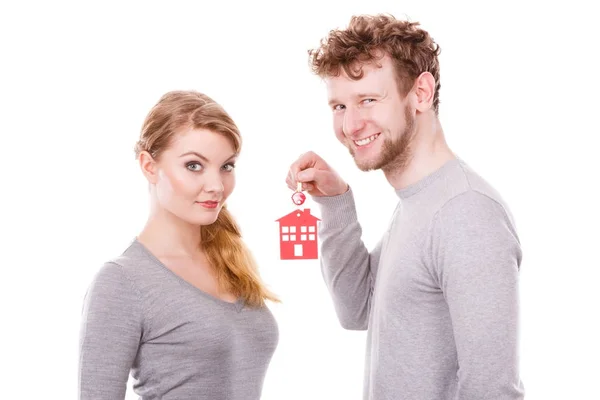 Couple with house keys. — Stock Photo, Image