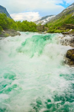 Norveç'te Videfossen şelale