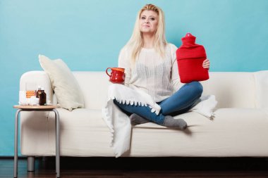 Ateşten kurtulmak için yollar gösterilen kadın