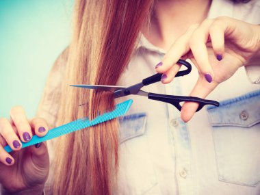 Bayan Kuaför araçları sunma.