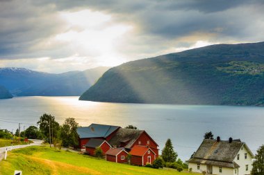 Nordfjord Norveç Utvik yakınındaki manzara