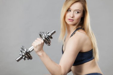 Kadın eğitim ağırlık kaldırma