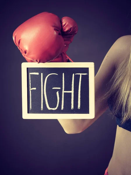 Woman wearing boxing glove holding fight sign — Stock Photo, Image