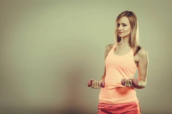 Fitness woman exercising with dumbbells. — Stock Photo, Image