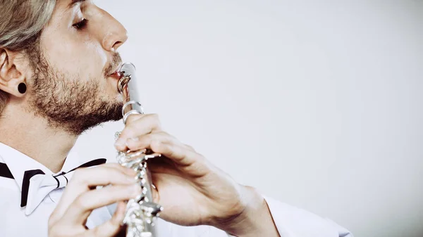 Male flutist playing his flute — Stock Photo, Image