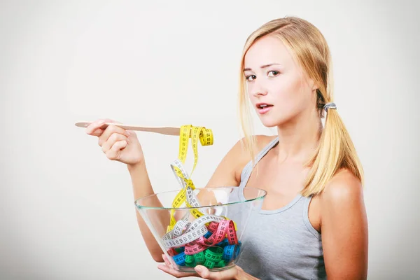 Diet. Girl with colorful measuring tapes in bowl — Stock Photo, Image