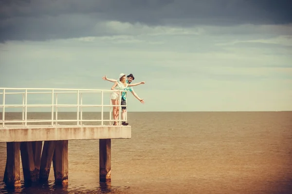 Loving hipster couple on sea pier — Stock Photo, Image
