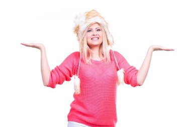 Çekici kadın tüylü kış şapka