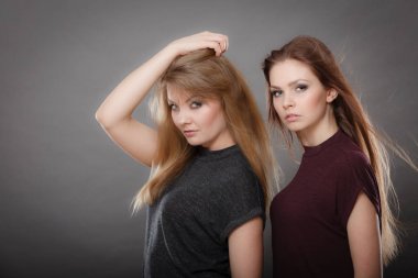 İki güzel photomodels portre.