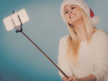 Noel Baba şapkası Noel selfie alarak kadında