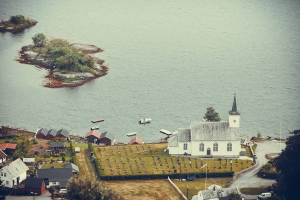 Bruvik Lutheran Church, isla Osteroy Noruega — Foto de Stock