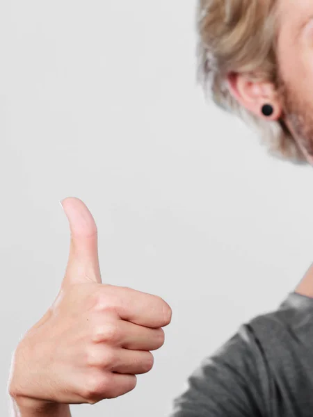 Content young man giving thumb up — Stock Photo, Image