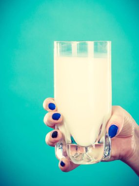 Kadın el süt Holding'in