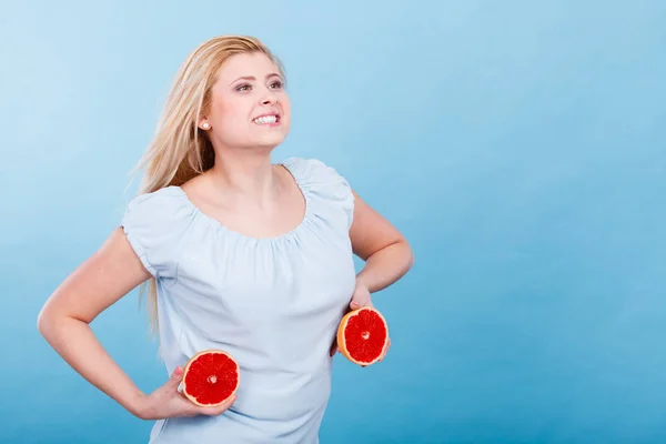 Woman holds grapefruit citrus fruit in hands — Stock Photo, Image