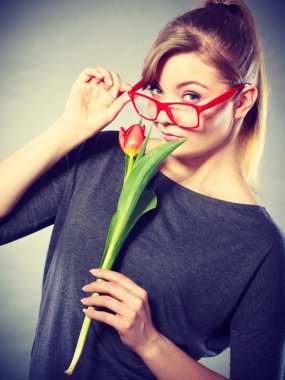 Tutkulu Bayan gözlük.