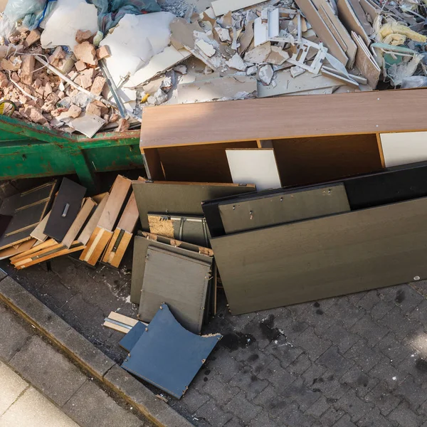 Bulky waste, messy trash in container — Stock Photo, Image