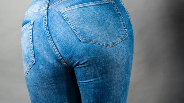 Woman hips buttocks in jeans clothing — Stock Photo, Image