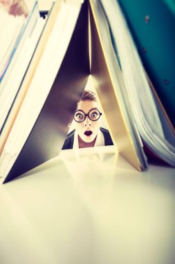 Muhasebeci bağlayıcı pils dehşete.