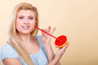 Meyve, kırmızı greyfurt suyu içme kadın