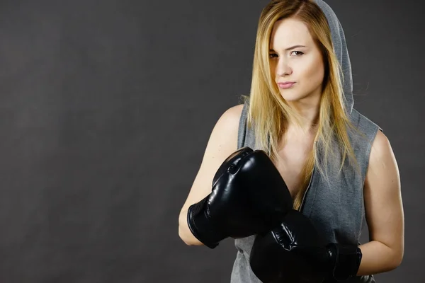Boxer girl exercise with boxing gloves. — Stock Photo, Image