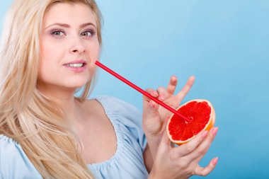 Meyve, kırmızı greyfurt suyu içme kadın