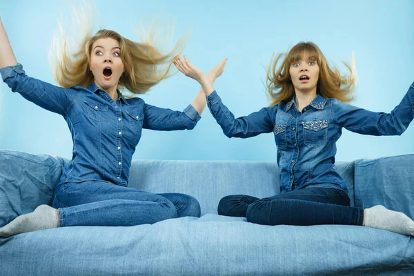 Two shocked women with windblown hair — Stock Photo, Image