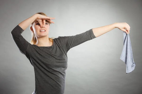 Disgusted woman holds dirty rag. — Stock Photo, Image