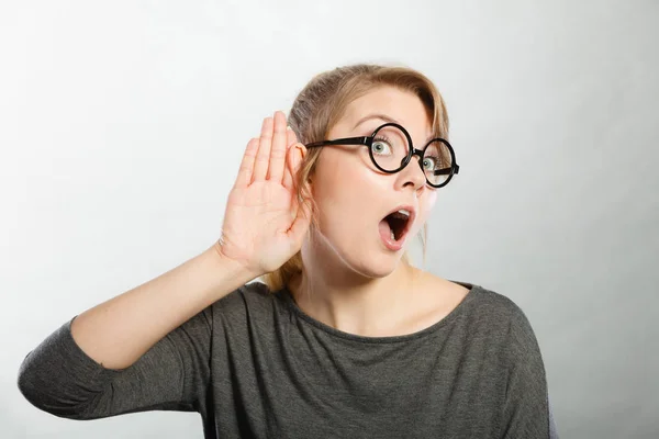 Shocked girl eavesdropping. — Stock Photo, Image