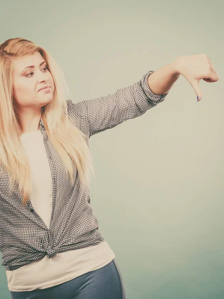 Unhappy woman showing thumb down gesture — Stock Photo, Image