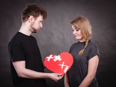 Kaç kırık kalp birinde katıldı tutar