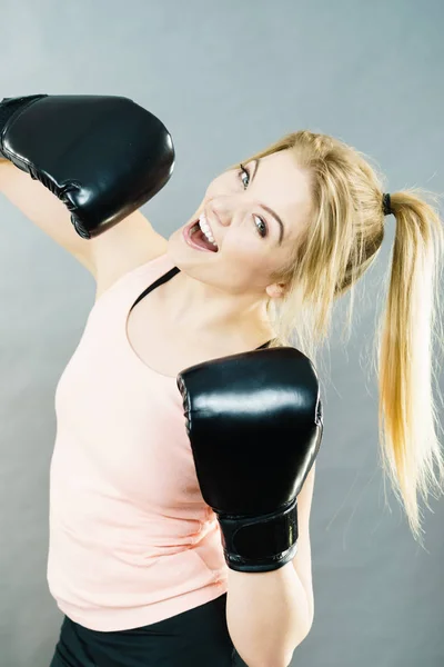 Happy smiling woman wearing boxing gloves — Stock Photo, Image