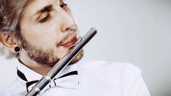 Male flutist playing his flute closeup — Stock Photo, Image