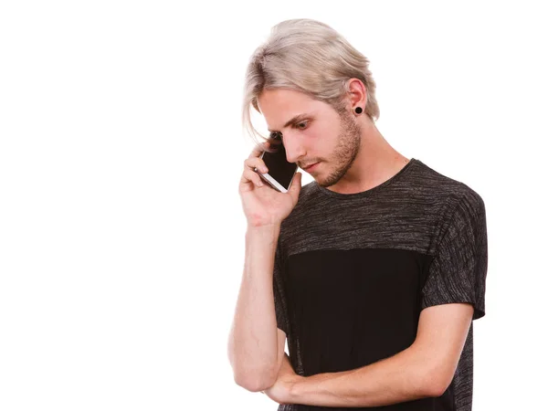 Smutný muž, mluvil na mobilním telefonu — Stock fotografie