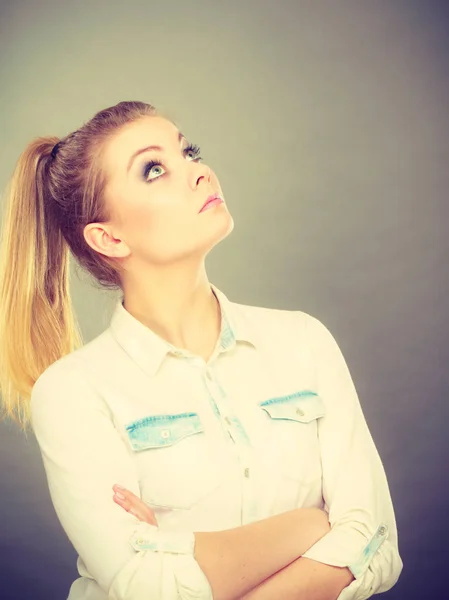 Angry woman looking very displeased standing with arms folded — Stock Photo, Image