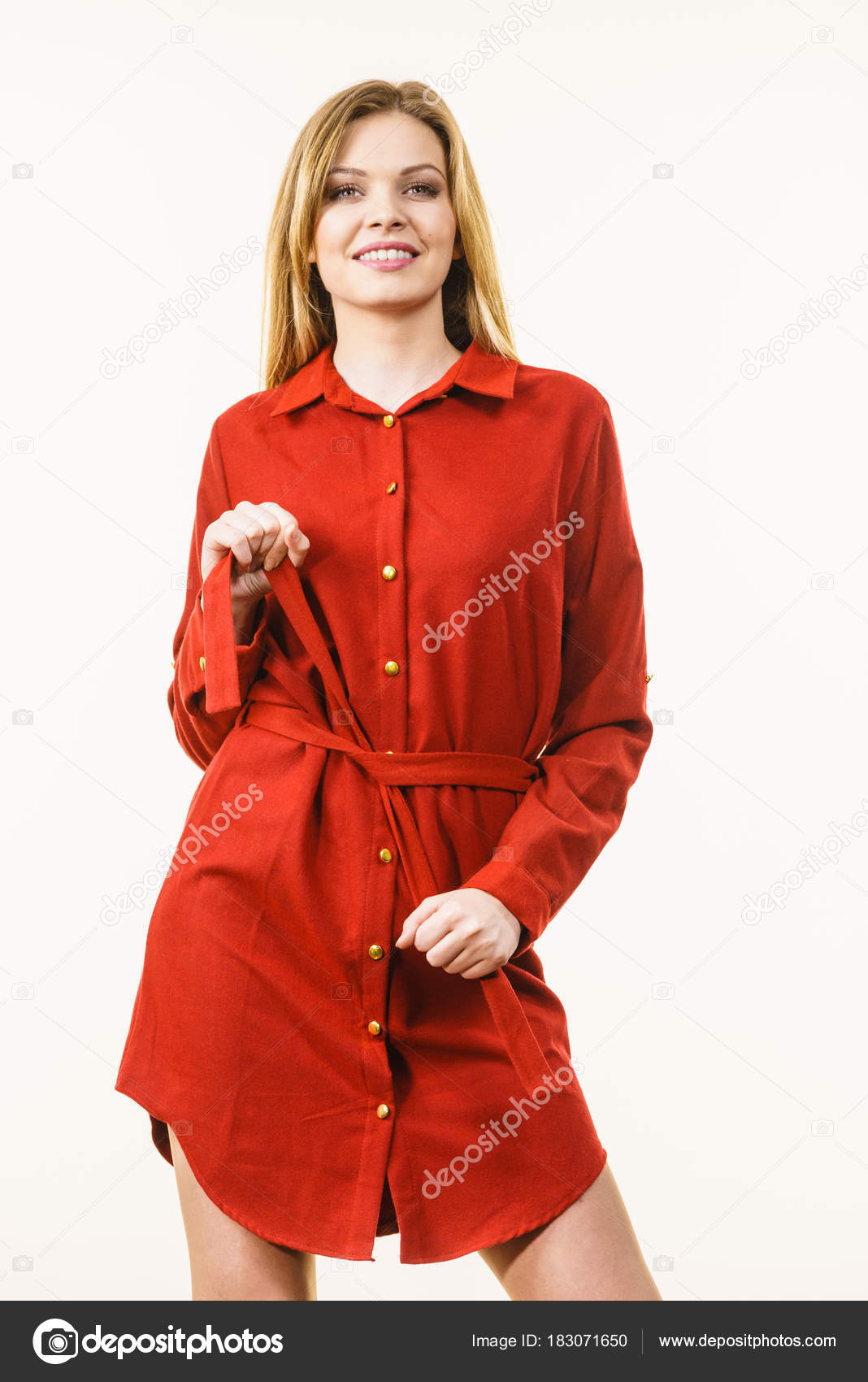 usando vestido rojo casual: fotografía stock Anetlanda #183071650 | Depositphotos