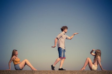 Arkadaşlar çocuk iki kız grup açık rahatlatıcı