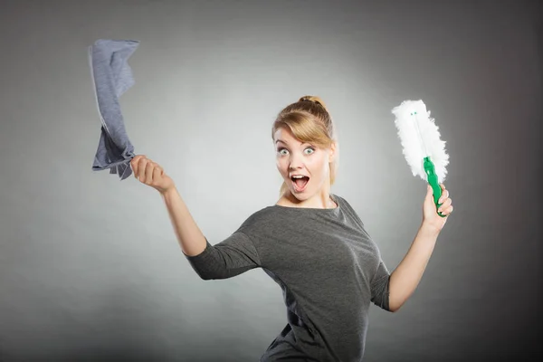 Cheerful lady with household items. — Stock Photo, Image