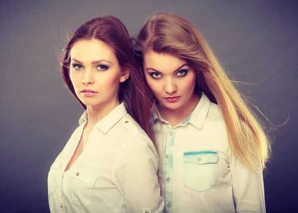 Two beautiful women, blonde and brunette posing — Stock Photo, Image