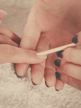 Şevval Özçelik Güzellik tırnak manikür önce hazırlama geri cuticles itmek