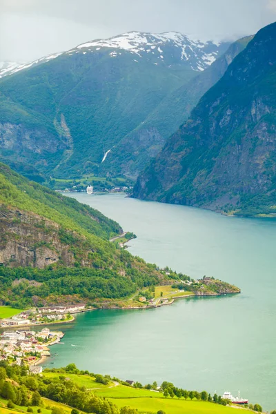 Θέα στο φιόρδ και Aurland κοιλάδα στη Νορβηγία — Φωτογραφία Αρχείου