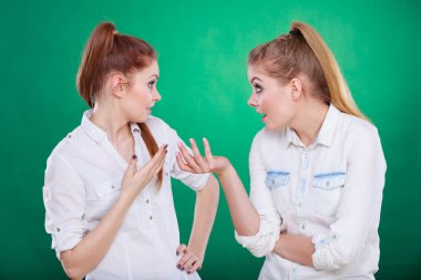 İki genç hisse sırları, dedikodu