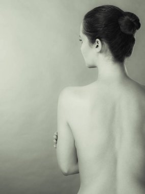 çıplak sırt ile genç kadın