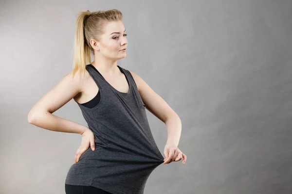 Woman wearing too big tshirt — Stock Photo, Image