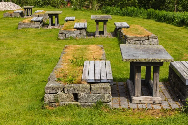 Camping con mesa de picnic en noruego naturaleza — Foto de Stock